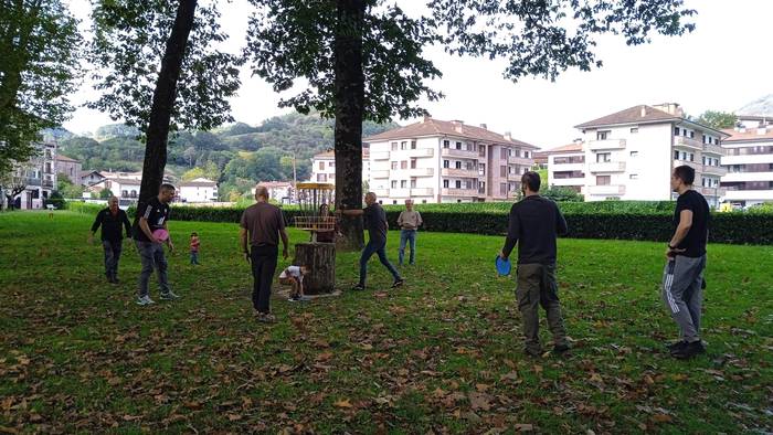 Disko golfa praktikatzeko aukera izaten da ortzegunero Donezteben