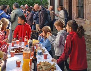 Pilarika ermitara urteroko bisita egin dute zigatarrek eta bisitariek