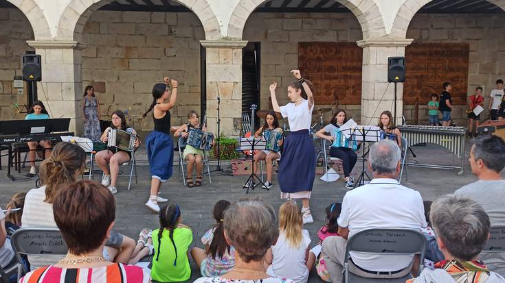 Berako musika eskolako trikiti ikasleek emanaldia eginen dute ortzegunean