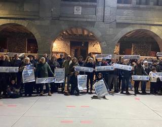 Euskal preso, iheslari eta deportatuei babesa adierazteko agerraldiak egin dituzte berriki Baztanen eta Leitzan