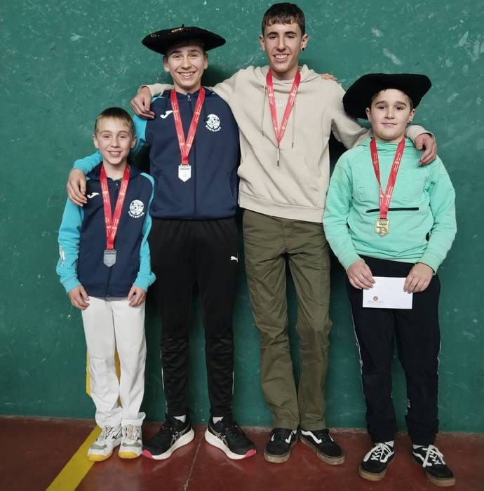 Nafarroako Kirol Jokoetako eskuz banakako txapeldun izan dira Erik Igoa etxalartarra eta Oihan Irurieta lesakarra