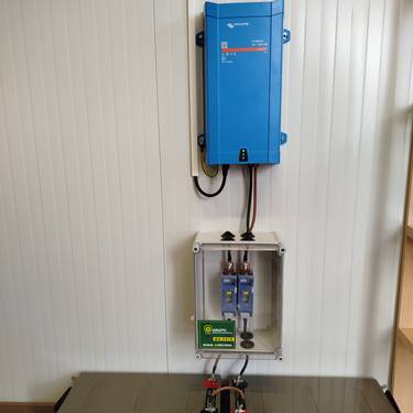 Energia sorgailuekin bateriak kargatzeko instalazioa