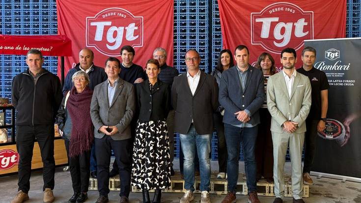 Erronkari gazta izendapeneko lehendakariarekin elean