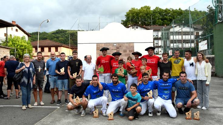 Doneztebe The Moment taldeak irabazi du Baztan-Errekako 45. laxoa txapelketa