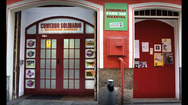 Paris 365 jantoki solidarioa berriz afariak banatzen