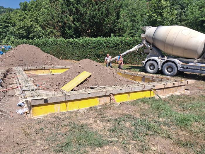 Materiala gordetzeko biltegia eraikitzen hasiak dira Zubietako landan, araztegiaren ondoan