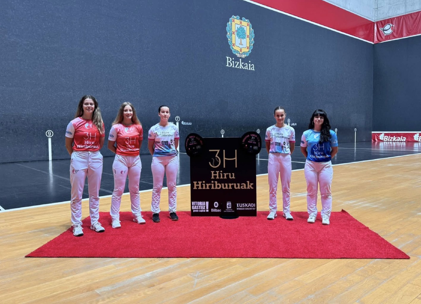 Hiru Hiriburuak txapelketako finalak jokatuko dituzte igandean Bilboko Bizkaia pilotalekuan