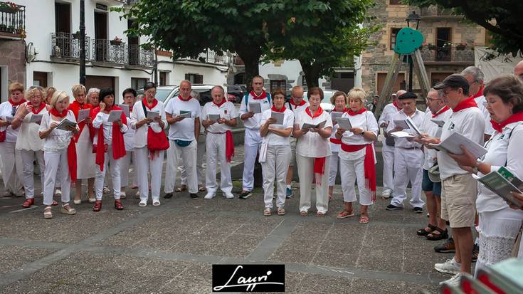Festa aurretik aurorak kantatzen aritu dira goizuetarrak