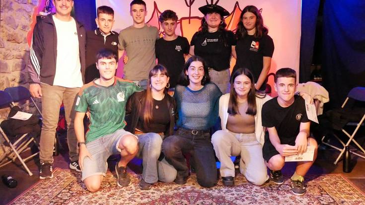 Bertsolaritzaz kontu kantari Neurririk Gabe Karrape irratian