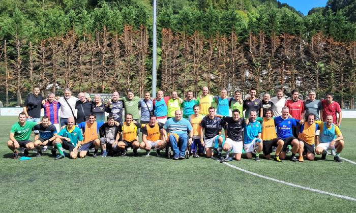 Mende hasierako Beti Gazteko futbolari gazteak berriz ere elkartu dira