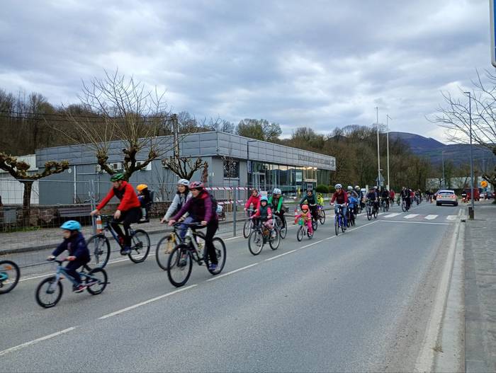Karrika seguruak aldarrikatzeko bizikleta martxa eginen dute ortziralean Elizondon
