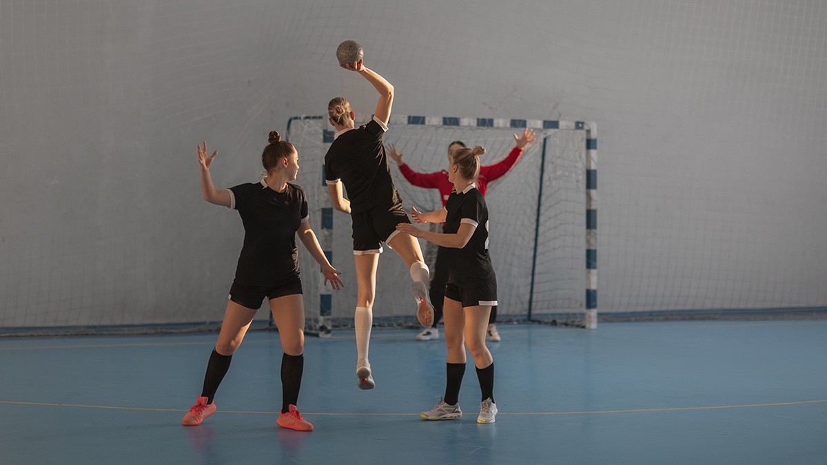 Eguberrietan eskubaloi campusa eginen dute Beran