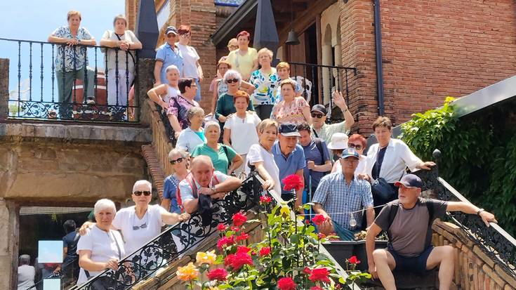 Berako Lagun Handiak elkarteko jubilatuak Mendigorrian eta Villamayor de Monjardinen ibili dira