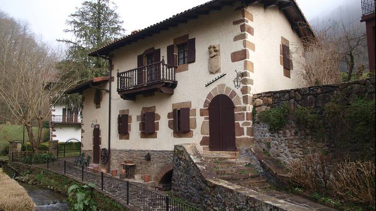 Xantel erreka eta inguruak garbitzeko auzolana deitu dute larunbaterako