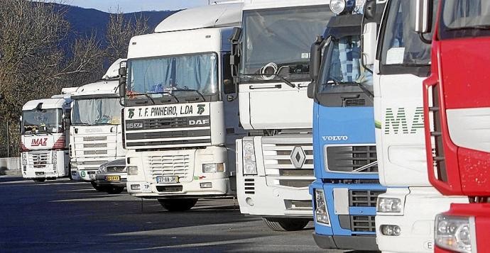 Zambra inguruko aparkalekuan kamioientzako plaza bat eskuragarri