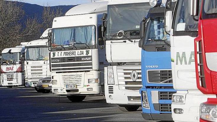 Zambra inguruko aparkalekuan kamioientzako plaza bat eskuragarri