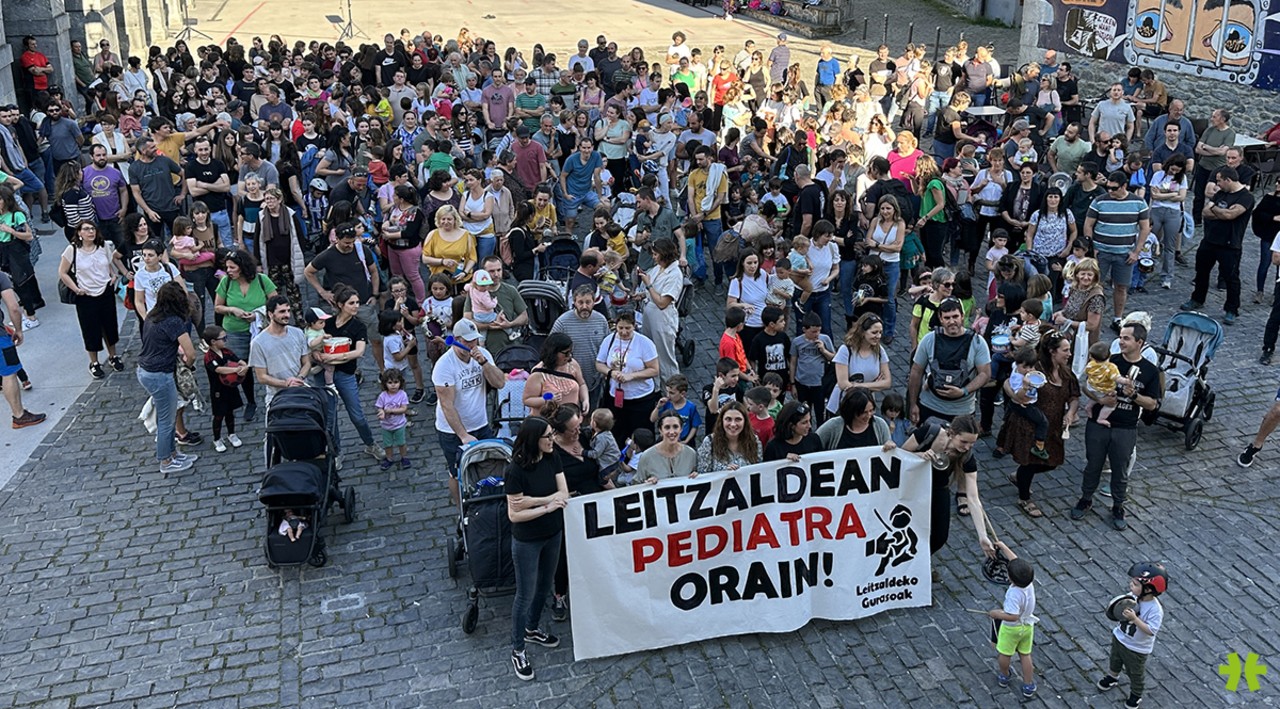 Pediatria zerbitzua eskatzeko argazki erraldoia aterako dute larunbatean Leitzan
