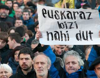 Foruzaingoko komunikazio taldearen aldetik euskaldunen aurkako «tratu iraingarria» salatu du Behatokiak