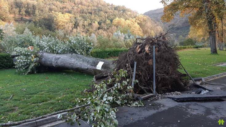 Doneztebeko Intzakardi parkea itxita dago