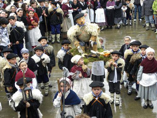 25 taldek parte hartu zuten Lesakako Olentzero eta Jaiotza lehiaketan