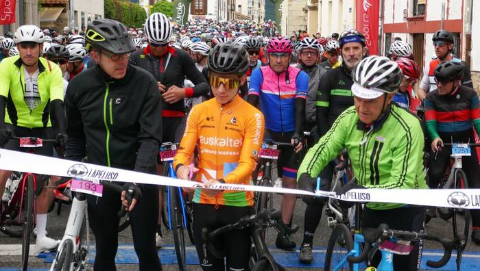 Ibai Azurmendi leitzarra omendu dute La Peluso bizikleta martxako antolatzaileek