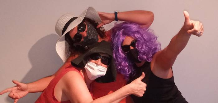 «Kafe bat hartuz, gustura aritzen gara berriak biltzen eta idazten»