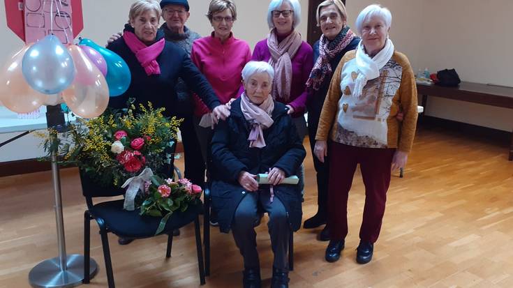 Francisca Iriarteren 97. urtebetetzea ospatu dute Sunbillako jubilotekan