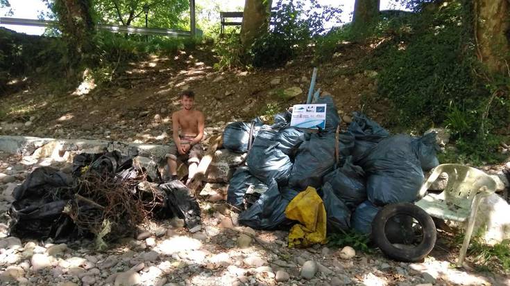 IREKIBAI proiektuaren barnean Baztango Udalak erreka garbiketa auzolanak antolatu ditu 