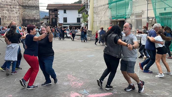 Mutxiko Eguna eginen dute Etxalarren igandean