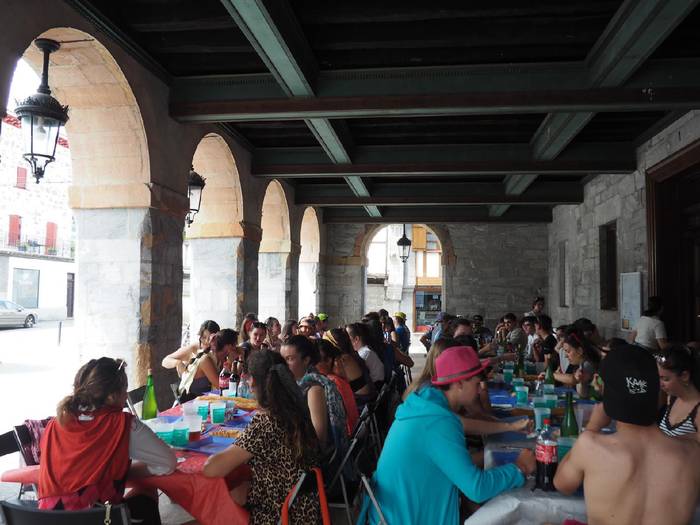 Giro ederrean ospatu dute Lesakako Gazte Eguna