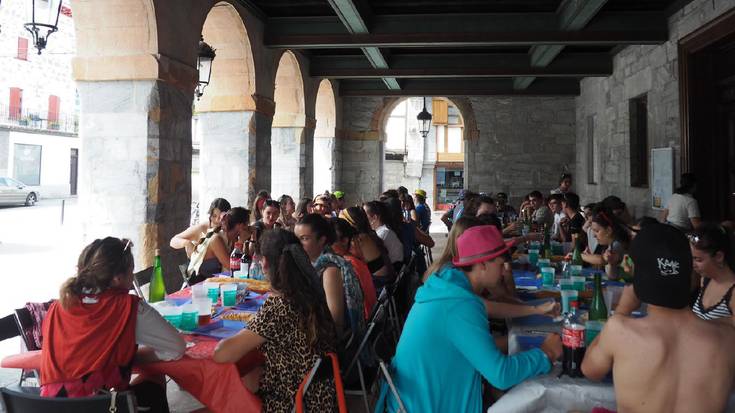 Giro ederrean ospatu dute Lesakako Gazte Eguna