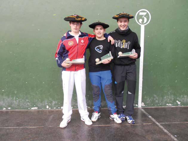 Herriko hiru pilotari txapeldun Zizurkilen 