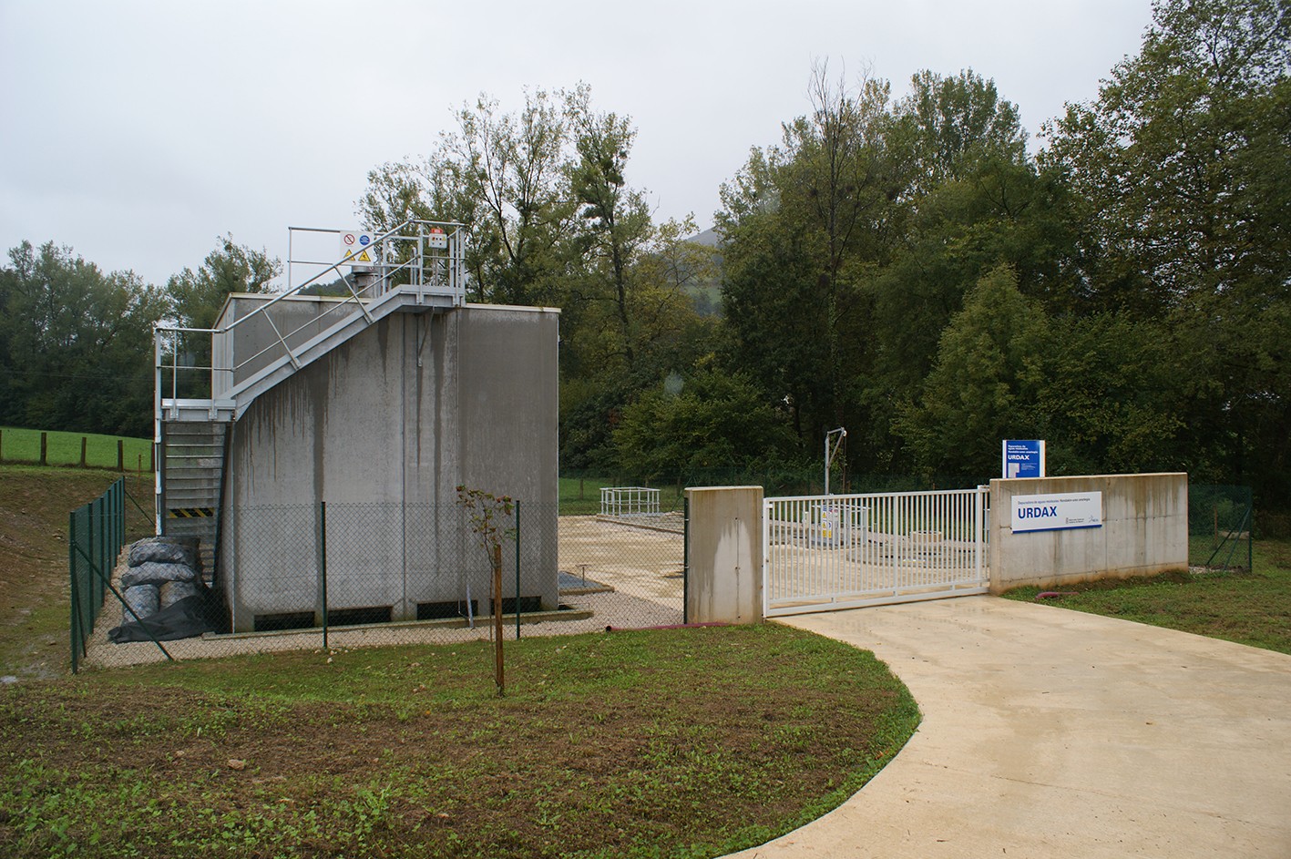Urdazubik herriguneari eta Hiribere zein Leorlas auzoei zerbitzua emateko araztegia inauguratu du