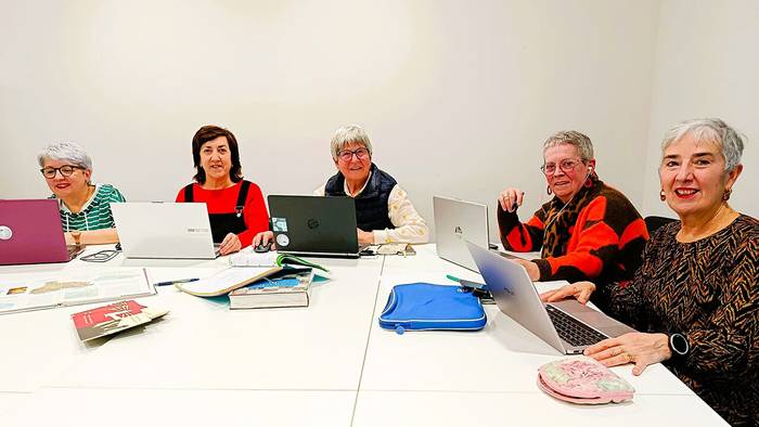 WikiEmakumeOK proiektua: Oarso-Bidasoaldeko wikiemakumeak taldearekin solasaldia eta dokumentalaren emanaldia