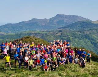 [BIDEOA] Etxalarko mendietan ibili dira Arkupeak elkarteko mendizaleak