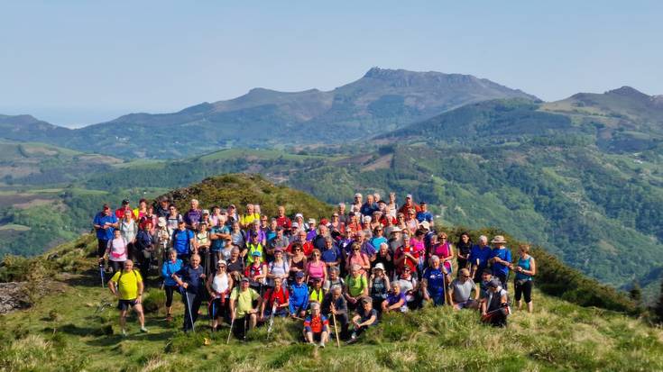 [BIDEOA] Etxalarko mendietan ibili dira Arkupeak elkarteko mendizaleak