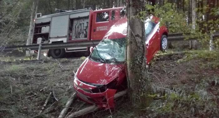 Pertsona bat arin zauritu da Belateko errepide zaharrean izandako auto istripuan