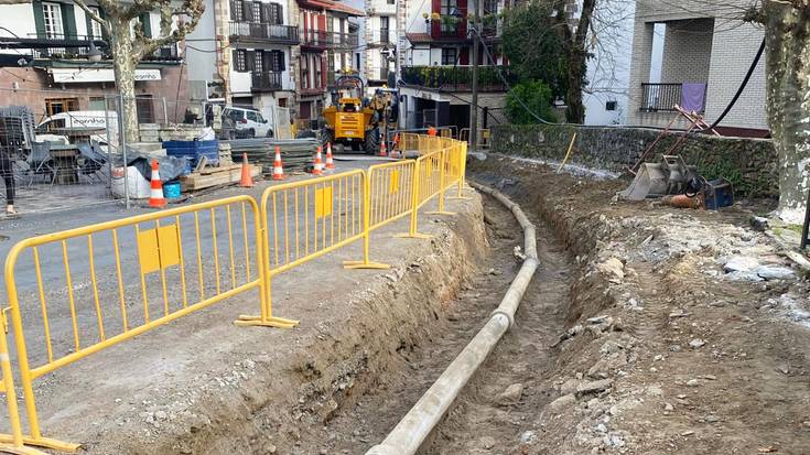 Berako Altzate karrikan egiten ari diren lanak direla eta, ortzegun goizean «kontuz ibiltzeko» eskatu dute