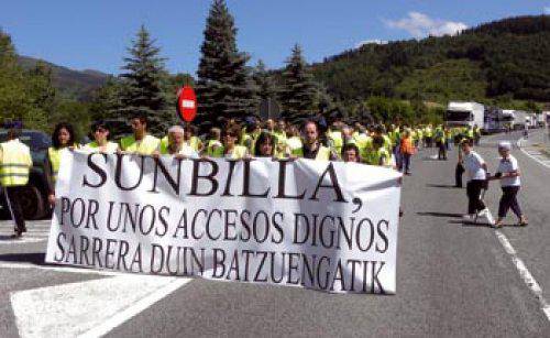 Bidegurutzeari irtenbide duin bat bilatzeko protestak hasi dira