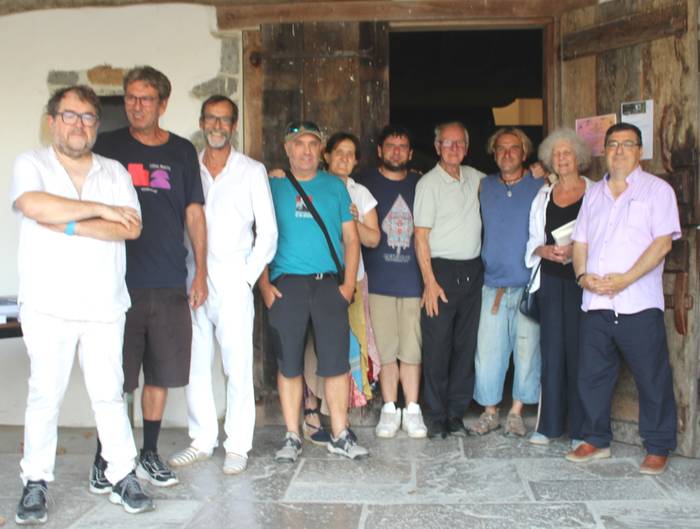 Senpereko Larraldean egindako poesia tailerrean «hitzen bidez bizitza sortzen»