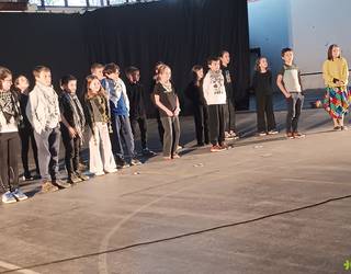 [ARGAZKIAK] Sarako Olhain ikastolako besta jendetsua egin dute