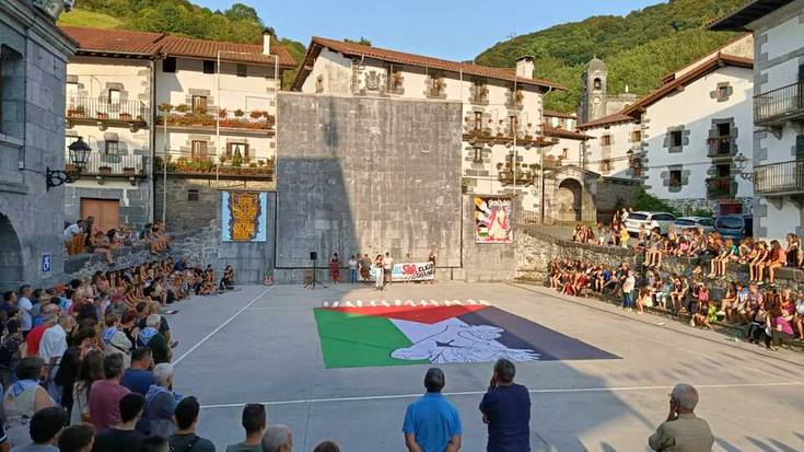 Palestinan gertatzen ari dena «genozidioa» dela salatu dute Leitzan