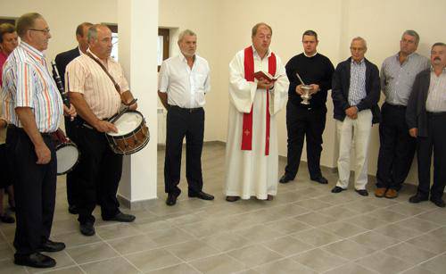 Gizarte zentroa inauguratu dute Elbeten  
