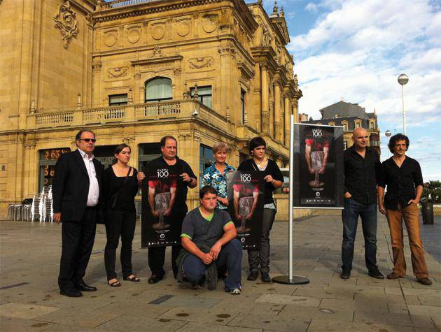 Liburua aurkeztu eta markak ondu dituzte Harria 100 jaialdian