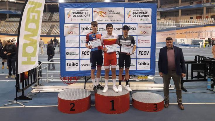 Ander Larraburu txirrindulari sunbildarra garaile Valentziako pistan