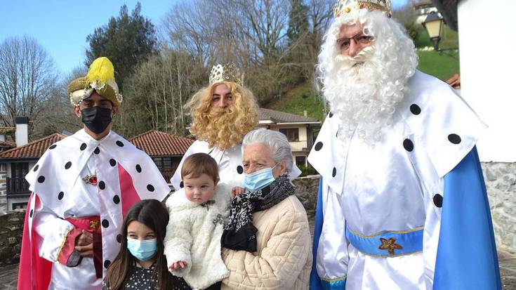 Bisita laburra egin dute hiru errege magoek Beran