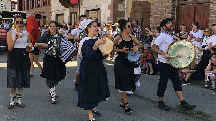 Baztandarren Biltzarraren esentzia sentitzeko, igande goizean 15 herrietan karrika animazioak eginen dituzte