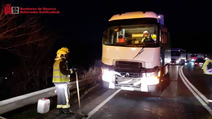 Bi kamioiren arteko istripua izan da Beran