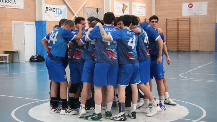 Lauko finala Doneztebera ekartzetik garaipen bakarrera dago Errekako gizonezkoen eskubaloi taldea