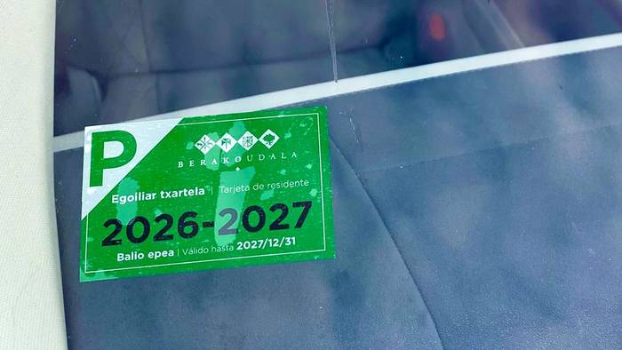 Herritarrek aparkatzeko bereizgarri egokiak paratzeko eskatu du Berako Udalak